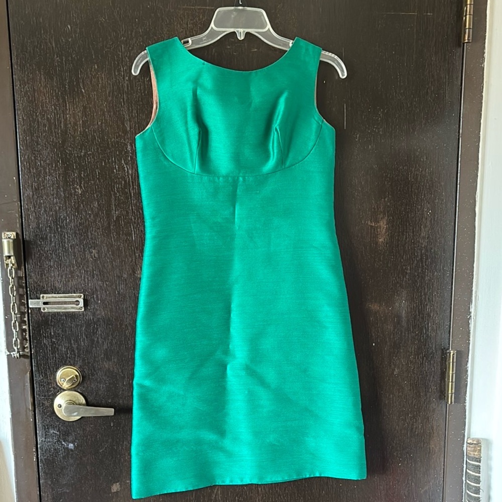 Tegler’s of Buffalo Vintage 60’s Kelly green shift sleeveless dress.